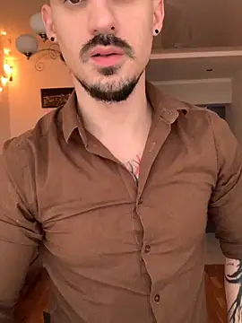 Snapshot of AssHunter4k chatting on November 18, 2025, 9:14 am AssHunter4k online show from November 18, 2025, 9:14 am