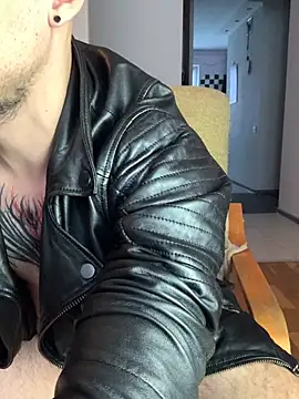 Snapshot of AssHunter4k chatting on November 28, 2025, 8:06 am AssHunter4k online show from November 28, 2025, 8:06 am