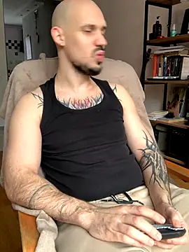 Snapshot of AssHunter4k chatting on December 1, 2025, 8:41 am AssHunter4k online show from December 1, 2025, 8:41 am