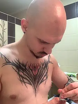 Snapshot of AssHunter4k chatting on December 5, 2025, 9:29 am AssHunter4k online show from December 5, 2025, 9:29 am