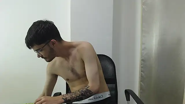 Snapshot of Aleex_Miller chatting on September 13, 2025, 8:36 am Aleex Miller online show from September 13, 2025, 8:36 am