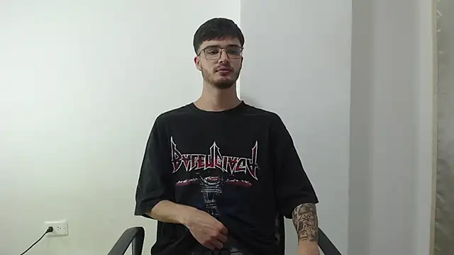 Snapshot of Aleex_Miller chatting on September 18, 2025, 4:14 am Aleex Miller online show from September 18, 2025, 4:14 am