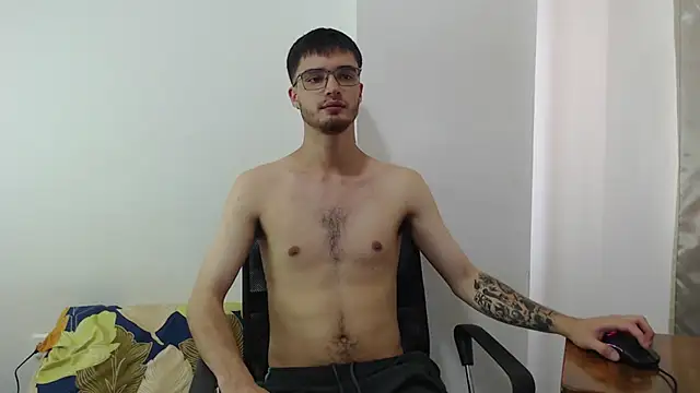 Snapshot of Aleex_Miller chatting on October 1, 2025, 8:37 pm Aleex Miller online show from October 1, 2025, 8:37 pm