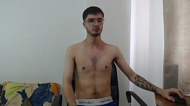 Snapshot of Aleex_Miller chatting on October 3, 2025, 6:27 pm Aleex Miller online show from October 3, 2025, 6:27 pm