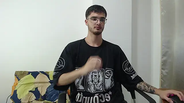 Snapshot of Aleex_Miller chatting on October 4, 2025, 6:33 am Aleex Miller online show from October 4, 2025, 6:33 am