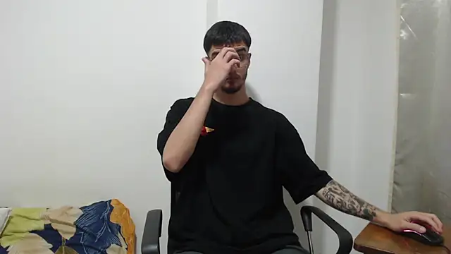 Snapshot of Aleex_Miller chatting on October 5, 2025, 8:12 am Aleex Miller online show from October 5, 2025, 8:12 am