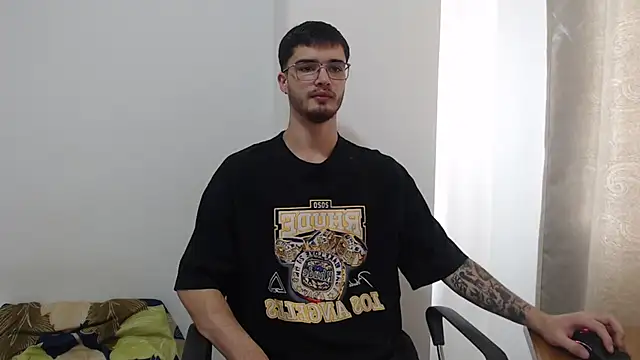 Snapshot of Aleex_Miller chatting on October 7, 2025, 7:11 pm Aleex Miller online show from October 7, 2025, 7:11 pm