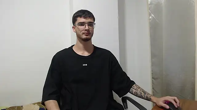 Snapshot of Aleex_Miller chatting on October 9, 2025, 2:09 am Aleex Miller online show from October 9, 2025, 2:09 am