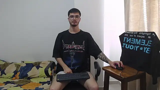 Snapshot of Aleex_Miller chatting on October 9, 2025, 8:18 pm Aleex Miller online show from October 9, 2025, 8:18 pm