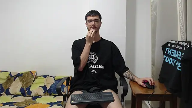 Snapshot of Aleex_Miller chatting on October 10, 2025, 8:24 am Aleex Miller online show from October 10, 2025, 8:24 am