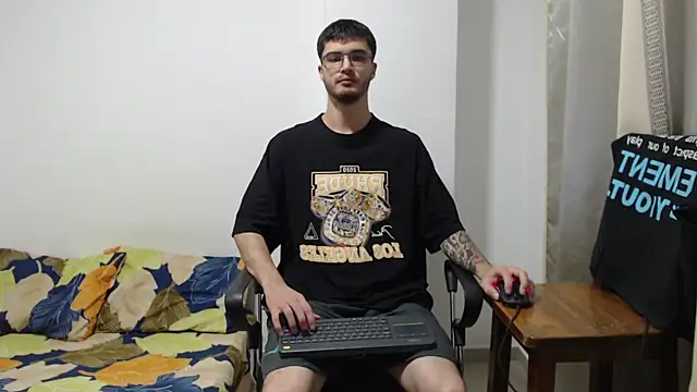 Snapshot of Aleex_Miller chatting on October 12, 2025, 1:48 am Aleex Miller online show from October 12, 2025, 1:48 am