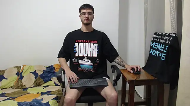 Snapshot of Aleex_Miller chatting on October 14, 2025, 12:22 am Aleex Miller online show from October 14, 2025, 12:22 am