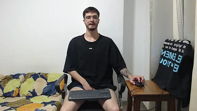 Snapshot of Aleex_Miller chatting on October 16, 2025, 1:28 am Aleex Miller online show from October 16, 2025, 1:28 am