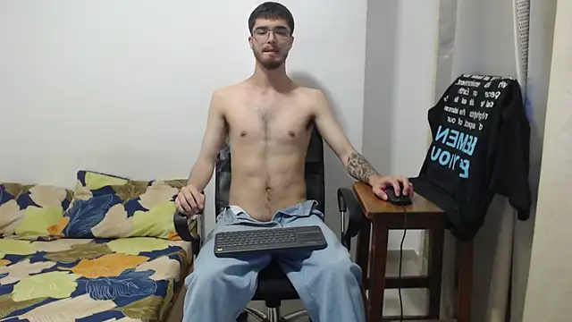 Snapshot of Aleex_Miller chatting on October 20, 2025, 8:04 am Aleex Miller online show from October 20, 2025, 8:04 am