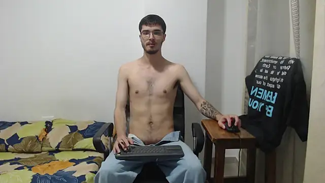 Snapshot of Aleex_Miller chatting on October 21, 2025, 8:37 am Aleex Miller online show from October 21, 2025, 8:37 am