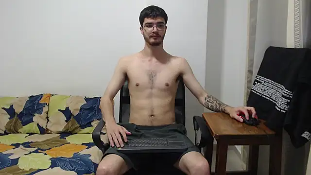 Snapshot of Aleex_Miller chatting on November 1, 2025, 2:13 am Aleex Miller online show from November 1, 2025, 2:13 am