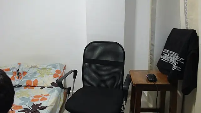 Snapshot of Aleex_Miller chatting on November 5, 2025, 3:50 am Aleex Miller online show from November 5, 2025, 3:50 am