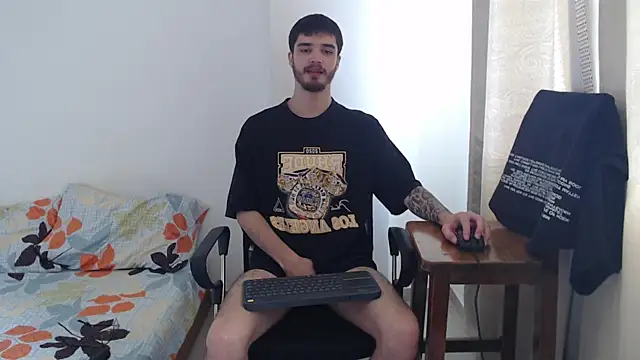 Snapshot of Aleex_Miller chatting on November 5, 2025, 3:56 pm Aleex Miller online show from November 5, 2025, 3:56 pm