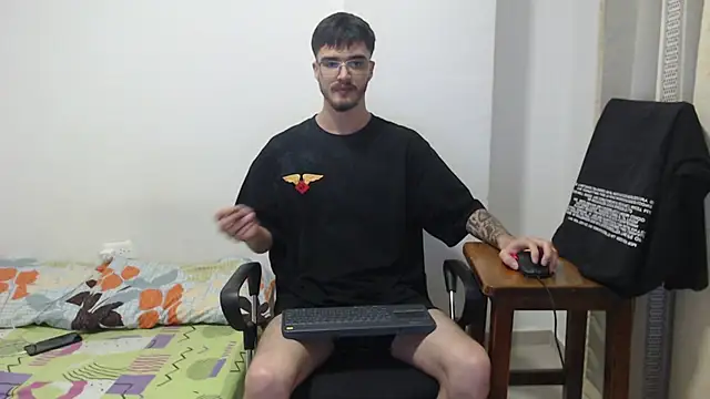 Snapshot of Aleex_Miller chatting on November 18, 2025, 10:31 am Aleex Miller online show from November 18, 2025, 10:31 am