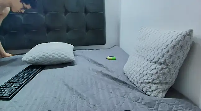 Snapshot of wolfandsky chatting on February 11, 2025, 5:29 pm wolfandsky online show from February 11, 2025, 5:29 pm