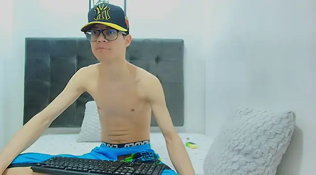 Snapshot of wolfandsky chatting on February 12, 2025, 2:21 pm wolfandsky online show from February 12, 2025, 2:21 pm