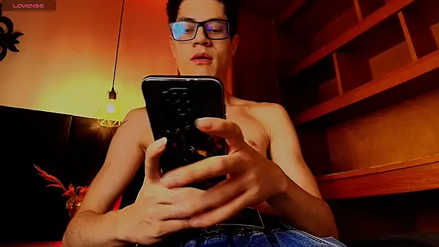 Snapshot of wolfandsky chatting on October 29, 2025, 11:45 am wolfandsky online show from October 29, 2025, 11:45 am