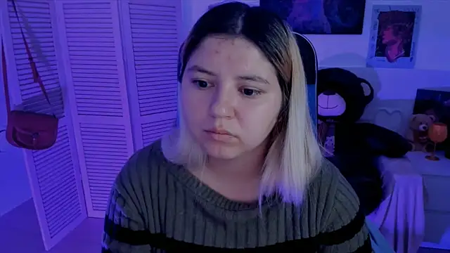 DiaAngell online show from September 17, 2025, 8:43 pm