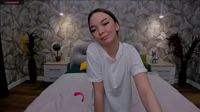 SusannJohnson online show from February 23, 2025, 2:57 pm