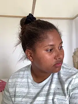 Snapshot of madell chatting on February 17, 2025, 7:15 am madell online show from February 17, 2025, 7:15 am