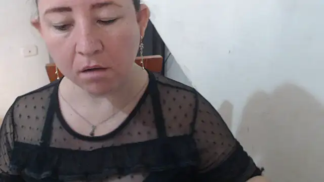 Yohis Kiut25 online show from September 19, 2025, 9:26 pm