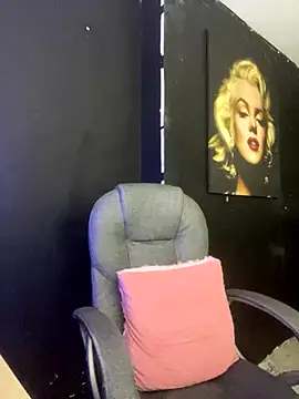 viktoria davis  online show from November 17, 2025, 11:54 pm