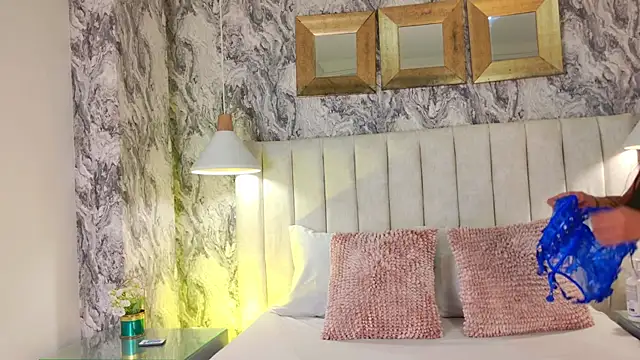 Snapshot of Pocahontas_BGB chatting on December 2, 2025, 8:15 pm Pocahontas BGB online show from December 2, 2025, 8:15 pm