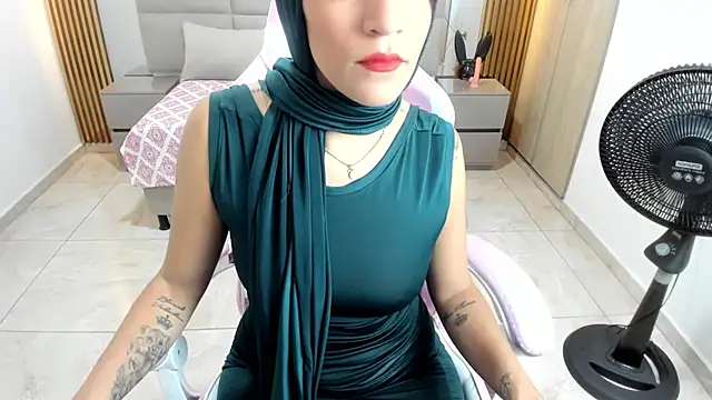 Snapshot of Zulema_hamdi chatting on February 2, 2025, 12:02 pm Zulema hamdi online show from February 2, 2025, 12:02 pm