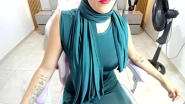 Snapshot of Zulema_hamdi chatting on February 4, 2025, 12:11 pm Zulema hamdi online show from February 4, 2025, 12:11 pm