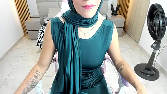 Snapshot of Zulema_hamdi chatting on February 8, 2025, 12:06 pm Zulema hamdi online show from February 8, 2025, 12:06 pm