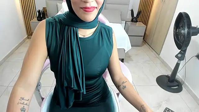 Snapshot of Zulema_hamdi chatting on February 10, 2025, 4:04 pm Zulema hamdi online show from February 10, 2025, 4:04 pm