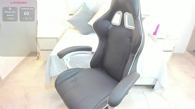 Snapshot of Zulema_hamdi chatting on October 13, 2025, 12:05 pm Zulema hamdi online show from October 13, 2025, 12:05 pm