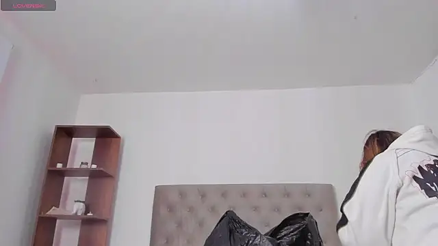 Dayana  Ospina online show from February 11, 2025, 7:27 pm