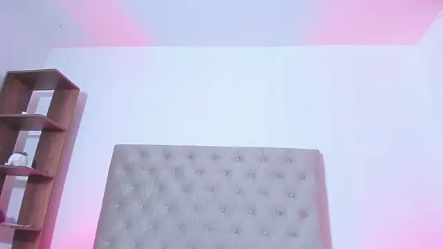 Dayana  Ospina online show from February 25, 2025, 11:11 pm