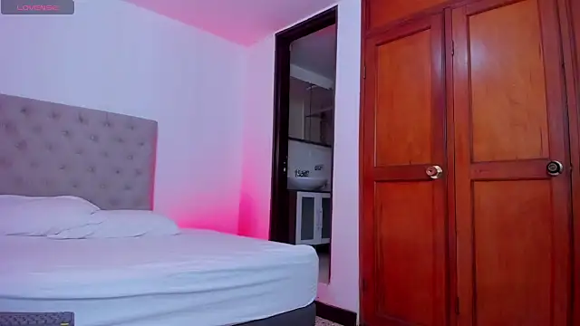 Dayana  Ospina online show from March 6, 2025, 7:32 pm