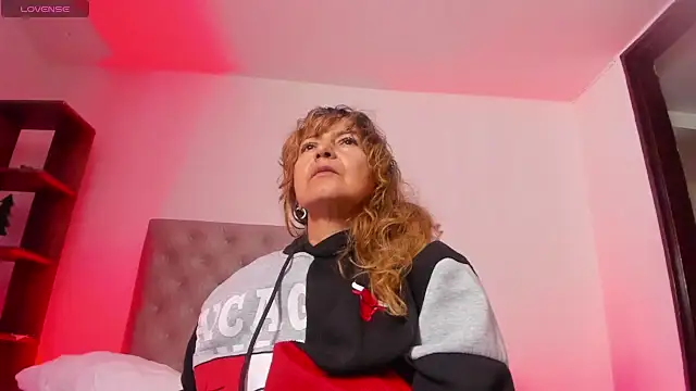 Dayana  Ospina online show from March 7, 2025, 10:43 pm