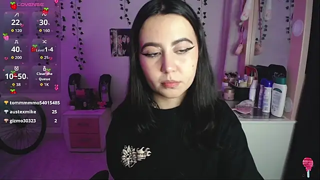 Snapshot of _codeline chatting on November 18, 2025, 5:01 am codeline online show from November 18, 2025, 5:01 am