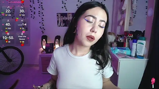 Snapshot of _codeline chatting on November 25, 2025, 5:18 am codeline online show from November 25, 2025, 5:18 am