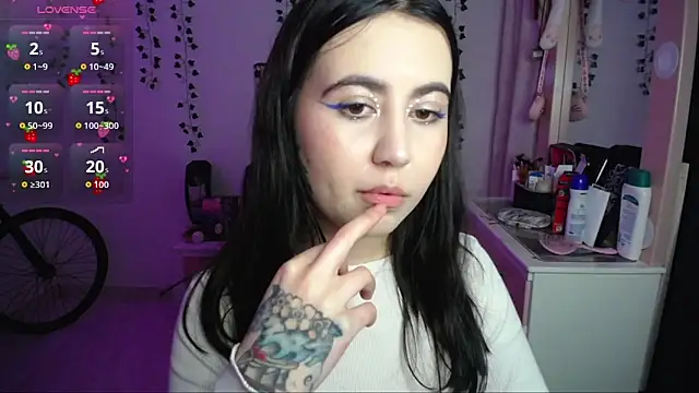 Snapshot of _codeline chatting on December 1, 2025, 5:23 am codeline online show from December 1, 2025, 5:23 am