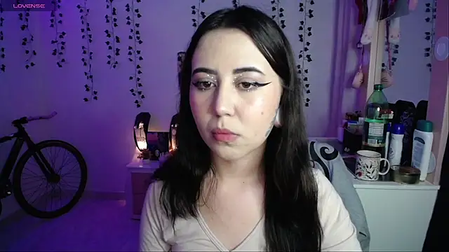 Snapshot of _codeline chatting on December 18, 2025, 5:57 am codeline online show from December 18, 2025, 5:57 am