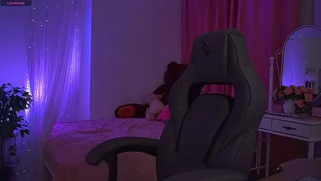 DakotaaJohnnson online show from October 27, 2025, 11:47 am