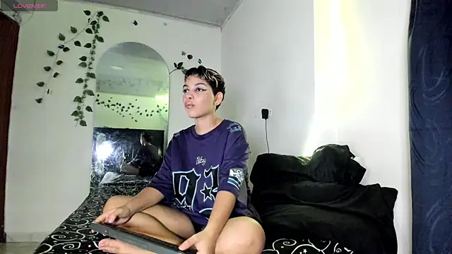 Odeth  online show from November 11, 2025, 3:50 am