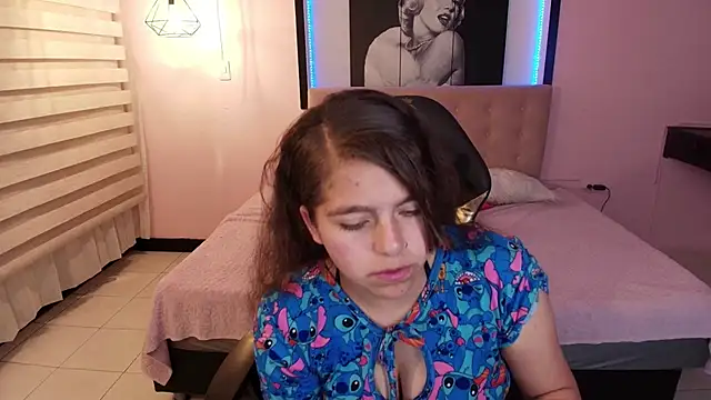 Snapshot of Kitten_Cam chatting on February 10, 2025, 4:14 pm Kitten Cam online show from February 10, 2025, 4:14 pm