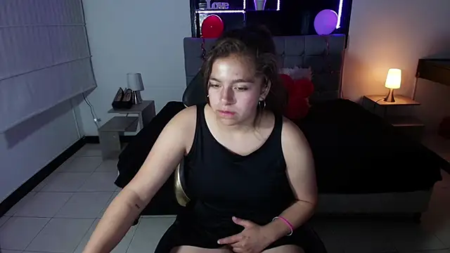 Snapshot of Kitten_Cam chatting on February 20, 2025, 9:31 pm Kitten Cam online show from February 20, 2025, 9:31 pm