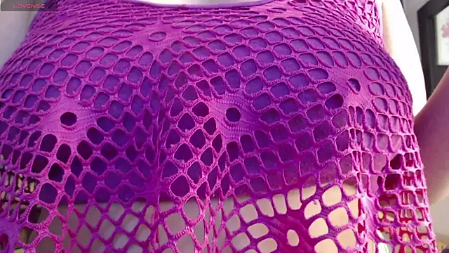 Snapshot of Kitten_Cam chatting on October 27, 2025, 4:16 am Kitten Cam online show from October 27, 2025, 4:16 am